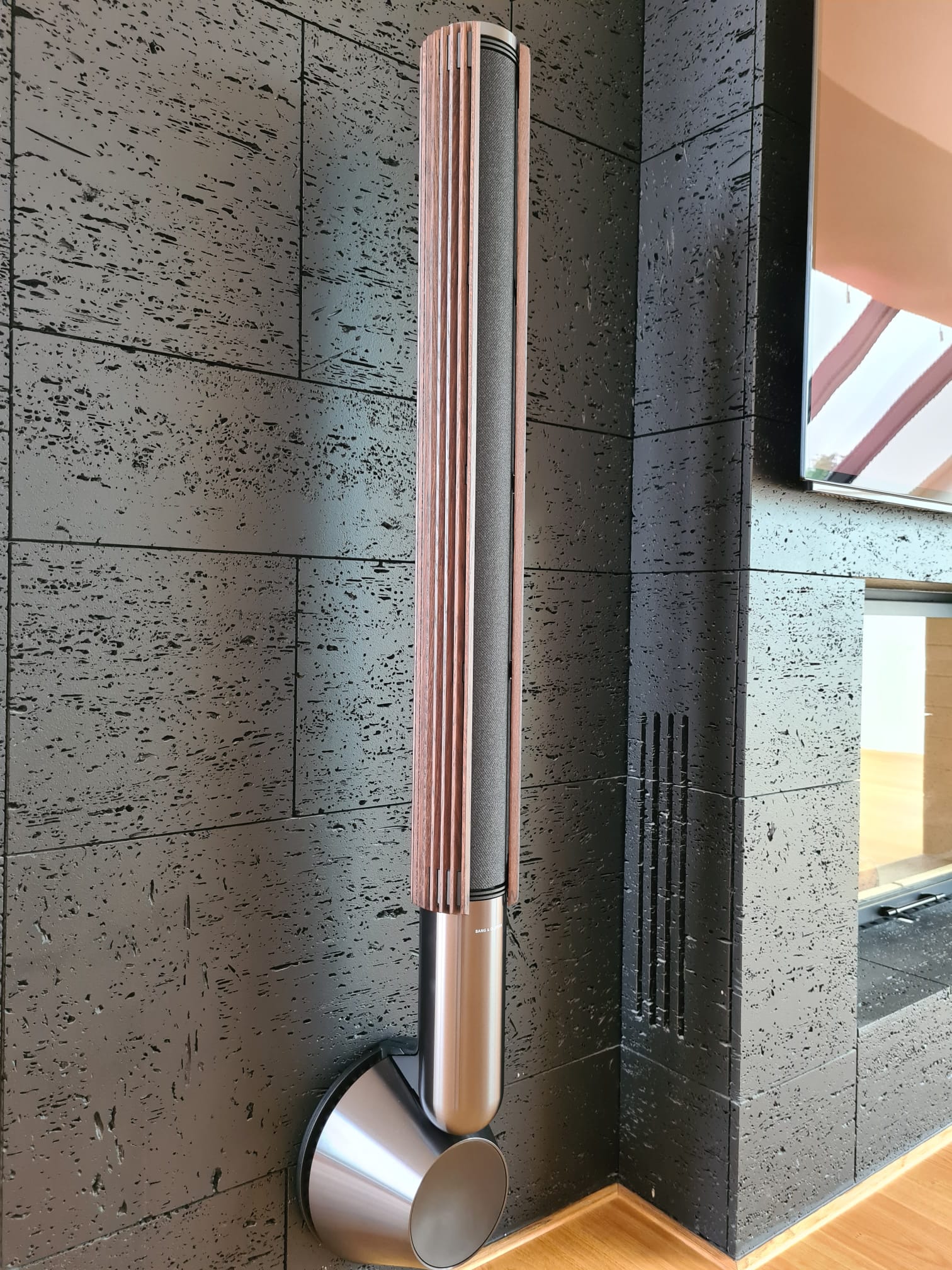 Wir begleiten Sie von Planung, Kauf, Installation bis hin zur Reparatur alles bei Albert Knoll in München Bogenhausen. Sie wollen kompetente und ehrliche Beratung dann kommen Sie in die Englschalkinger Str. 230 zu Albert Knoll ETS GmbH. Loewe; LG; Bang & Olufsen; Metz; Canvas Hifi und Leica  alles in Bogenhausen bei Albert Knoll.